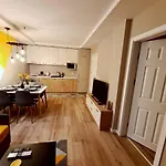 Modern And Cozy Flat In The Center Βάρνα