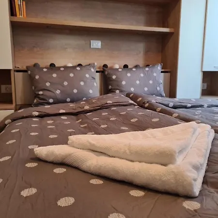 Modern And Cozy Flat In The Center Βάρνα
