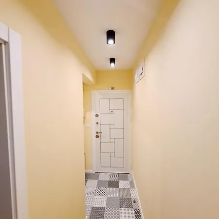 Modern And Cozy Flat In The Center * 바르나